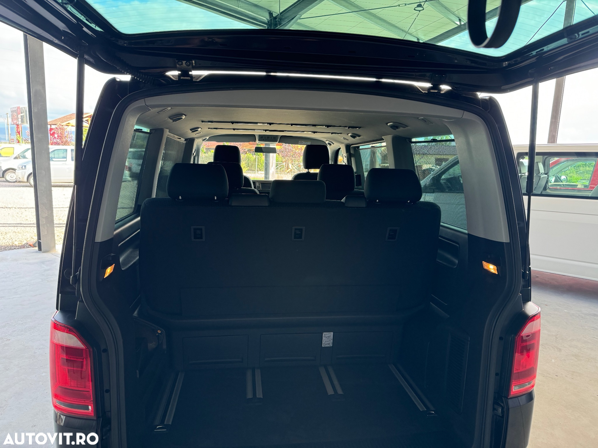 Volkswagen Multivan - 7