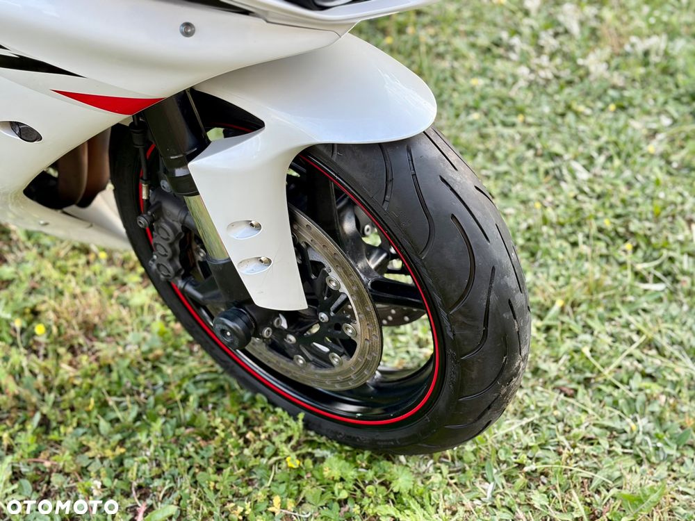 Yamaha R1 - 21