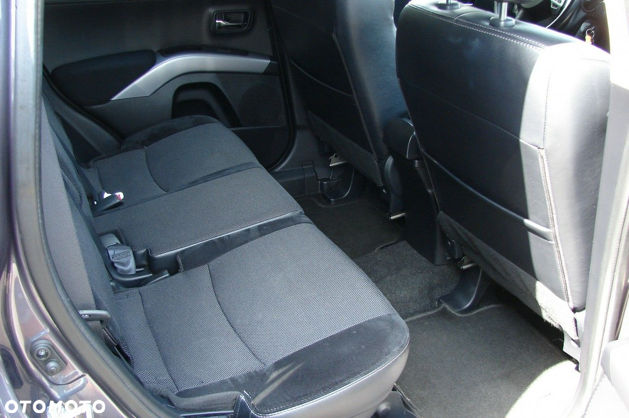 Mitsubishi Outlander - 10