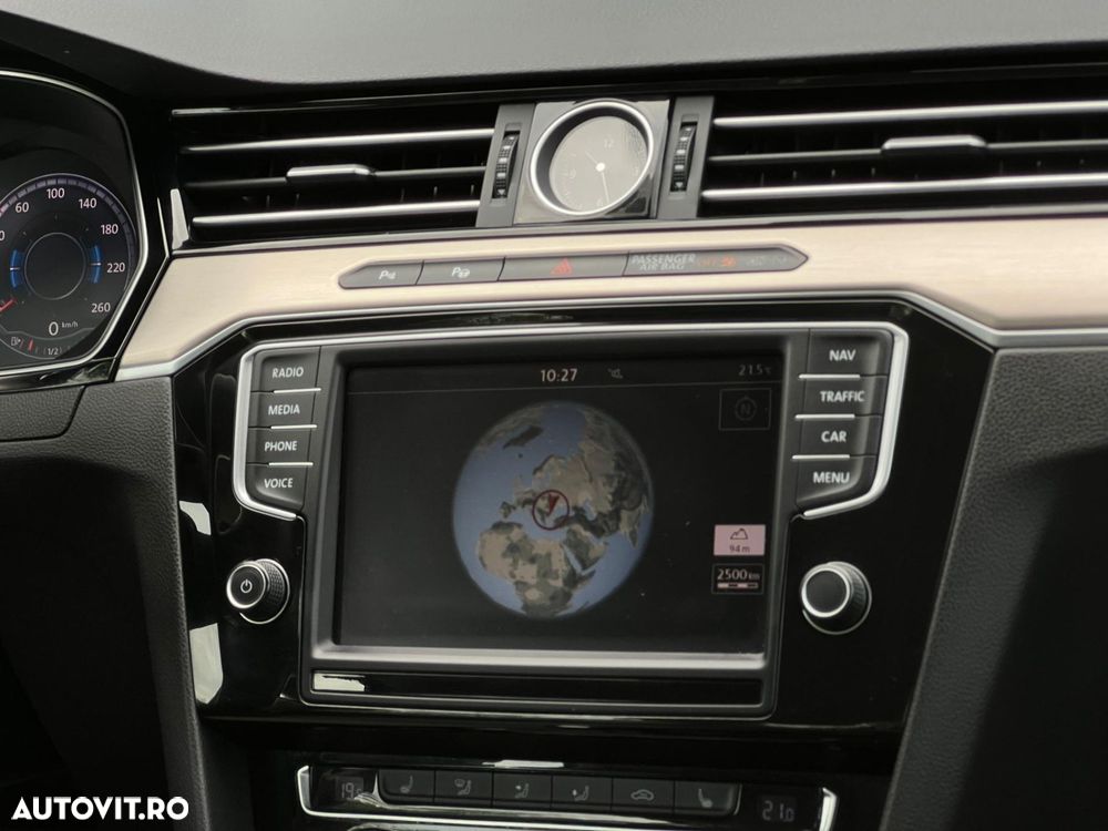 Volkswagen Passat - 12