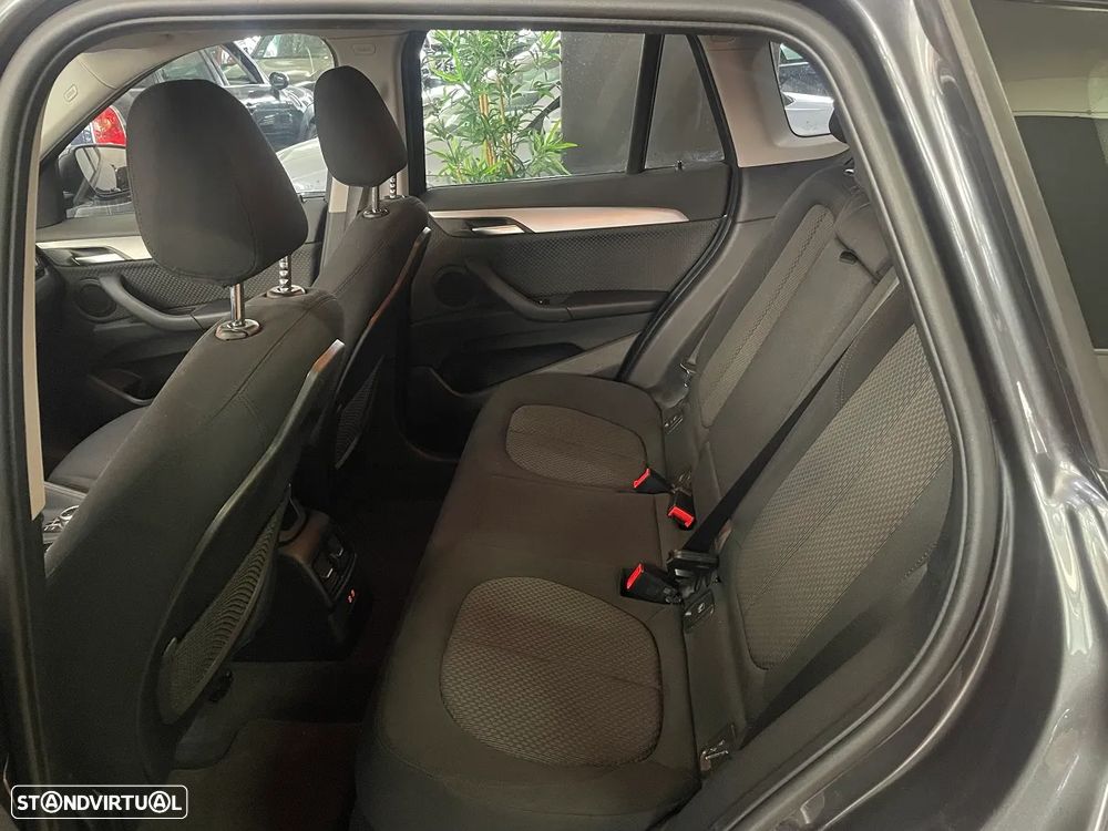 BMW X1 25 e xDrive Corporate Edition - 14