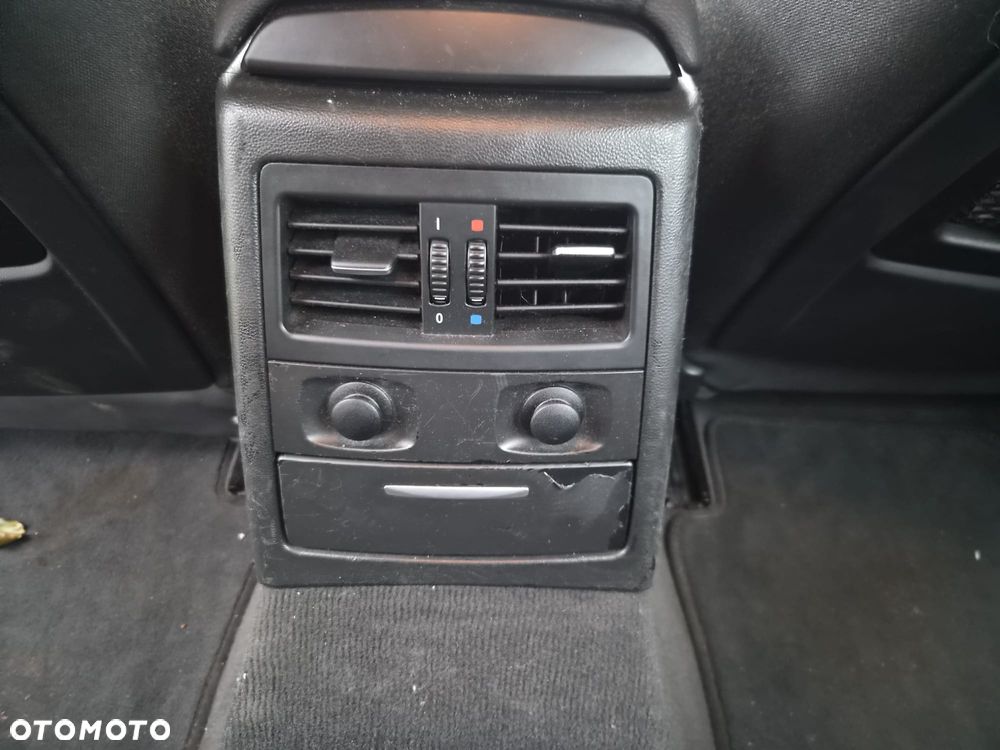 BMW Seria 3 318i - 25