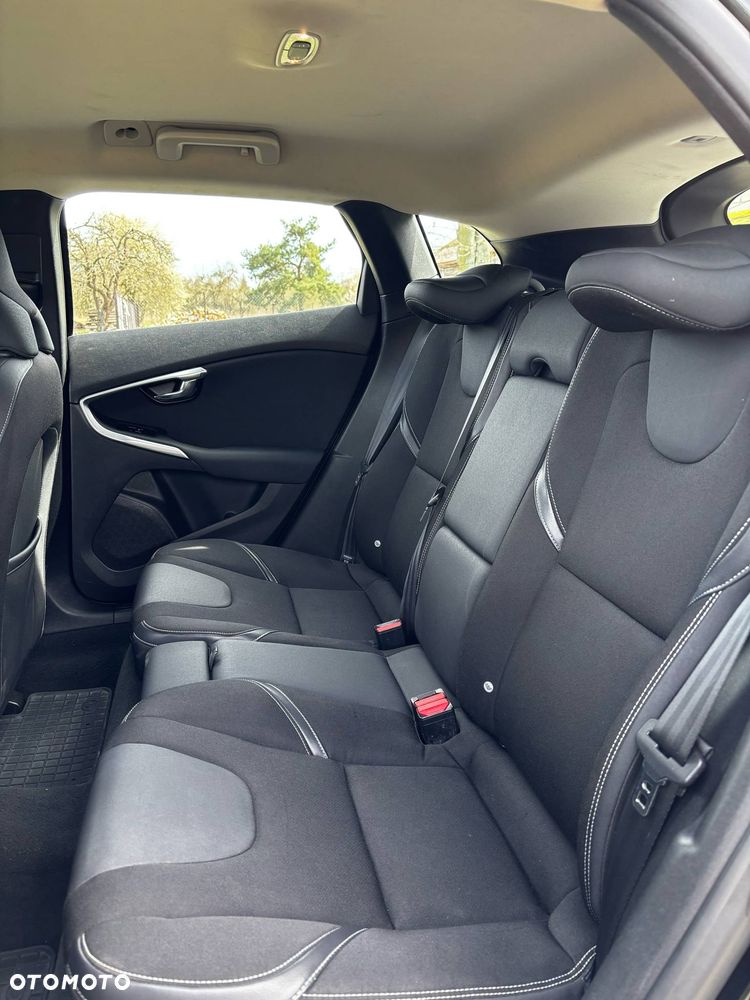 Volvo V40 D4 Momentum - 18