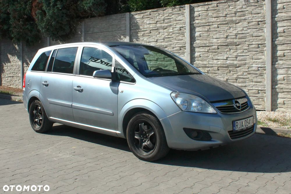 Opel Zafira - 1