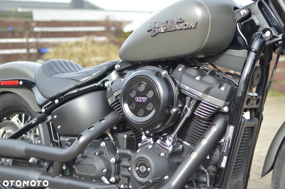 Harley-Davidson Softail Street Bob - 13