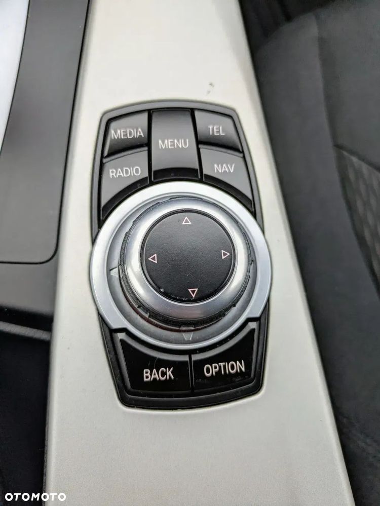 BMW Seria 3 318d - 38