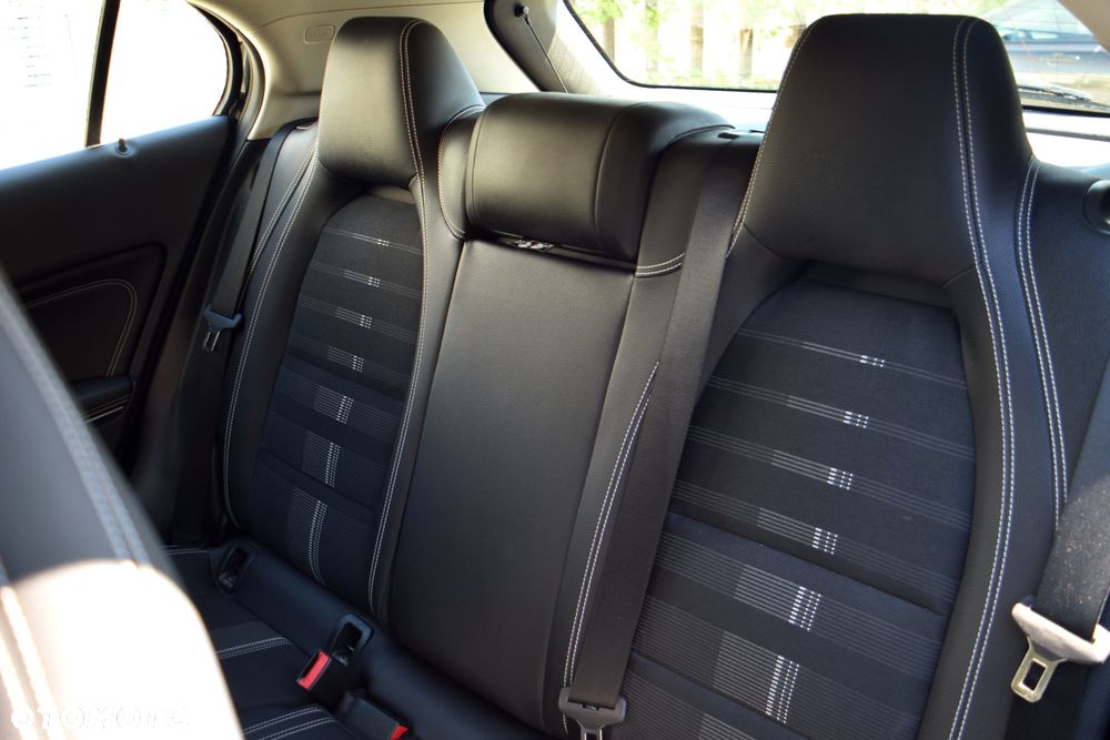 Mercedes-Benz GLA 200 7G-DCT Style - 22