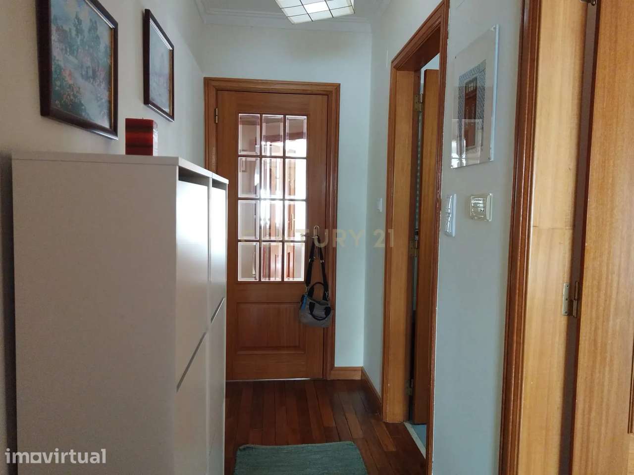 Apartamento T2 com 93m² para arrendamento com cozinha equipada e semi - Grande imagem: 4/23