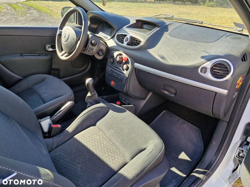 Renault Clio - 10