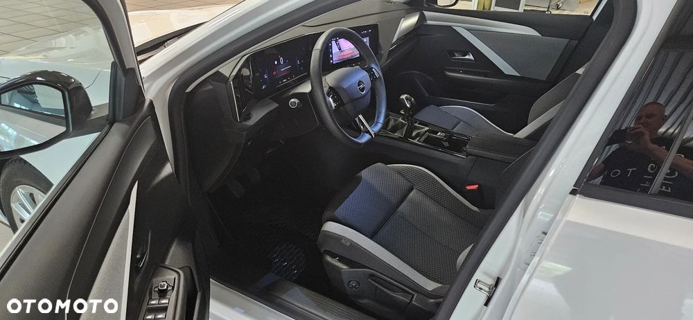 Opel Astra 1.2 T Business Edition S&S - 8