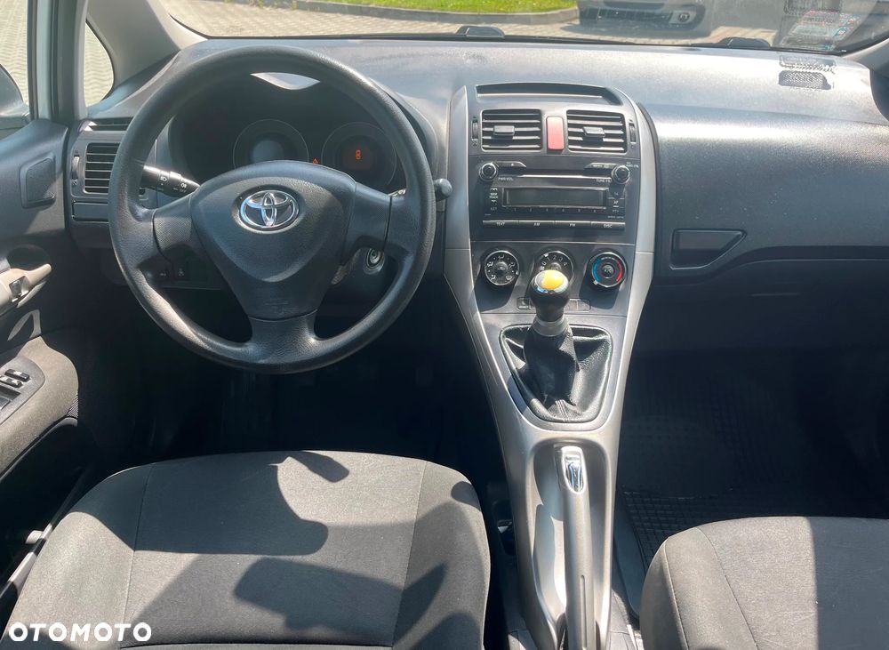 Toyota Auris 1.4 D-4D Terra - 10