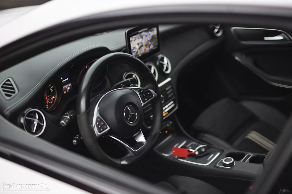 Mercedes-Benz CLA 200 d Shooting Brake AMG Line Aut. - 21