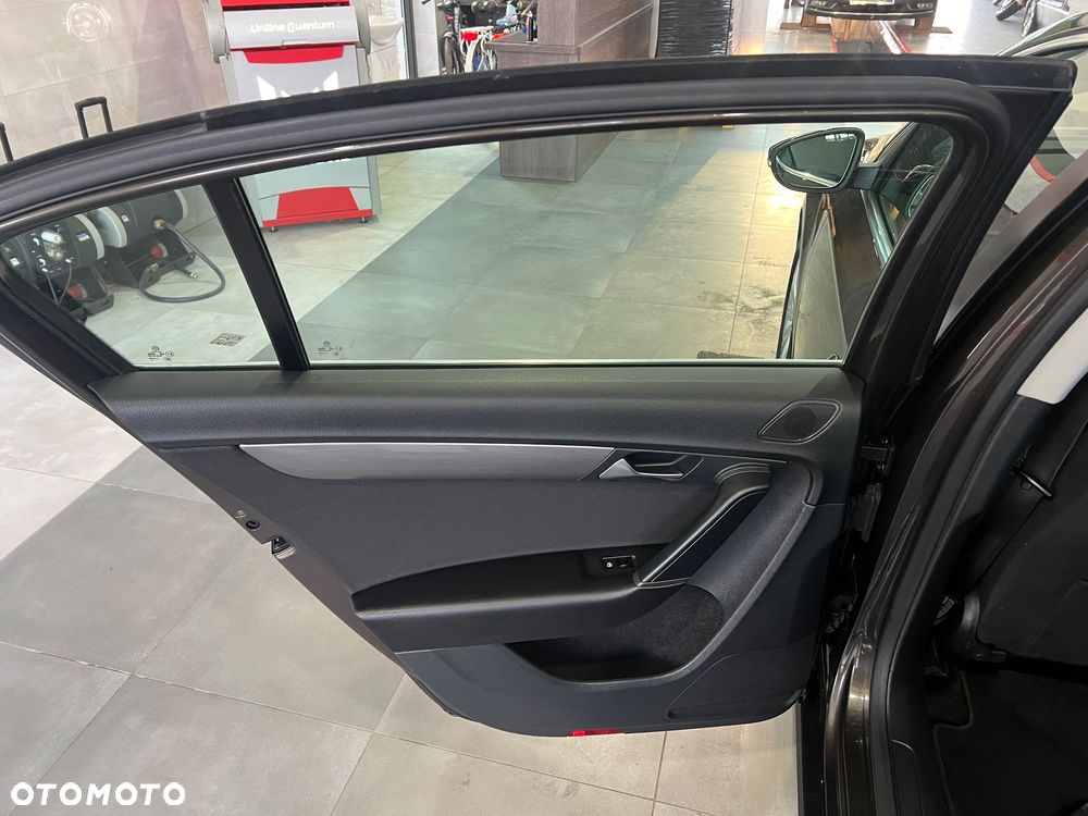Volkswagen Passat 1.6 TDI (BlueMotion Technology) Comfortline - 20