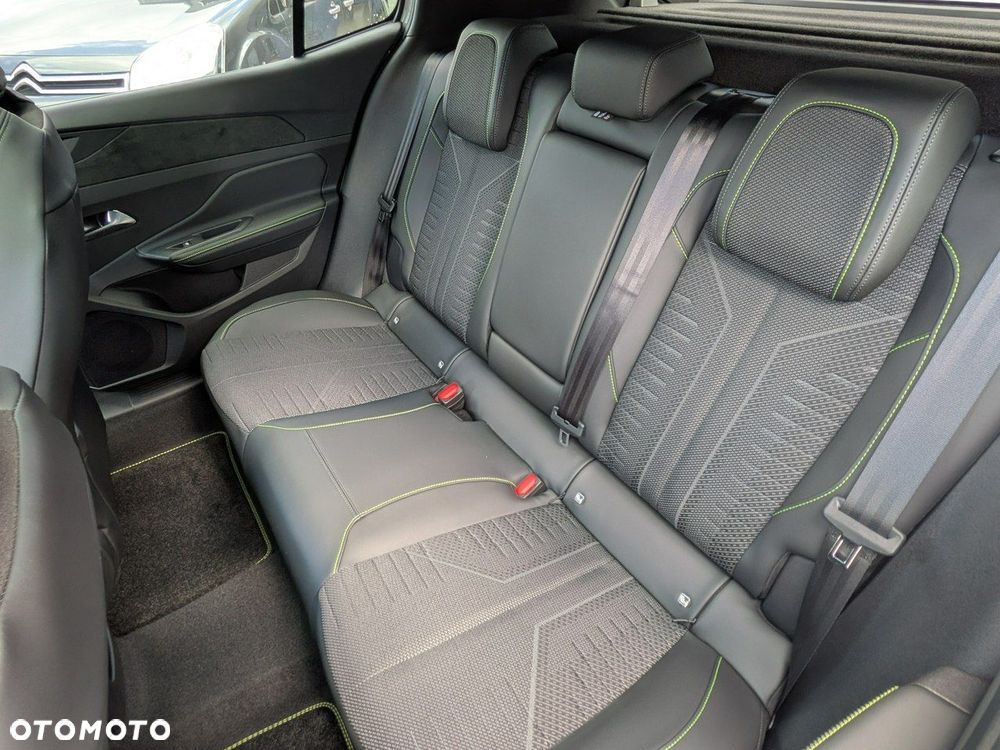 Peugeot 408 - 26