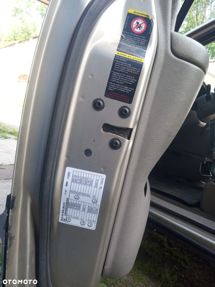 Chrysler Grand Voyager 3.3L LX - 29