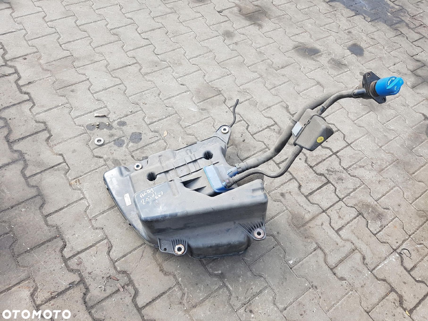 AUDI A4 B9 8W 15-18r 2.0 TDI ZBIORNICZEK ADBLUE POMPKA 8W0131878AB - 1