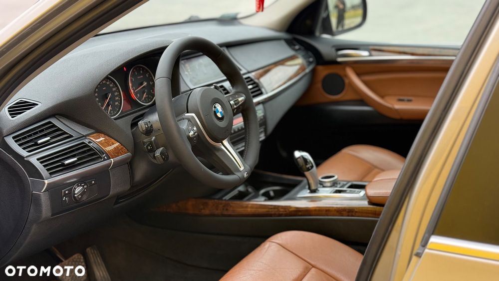 BMW X5 4.8i xDrive - 12