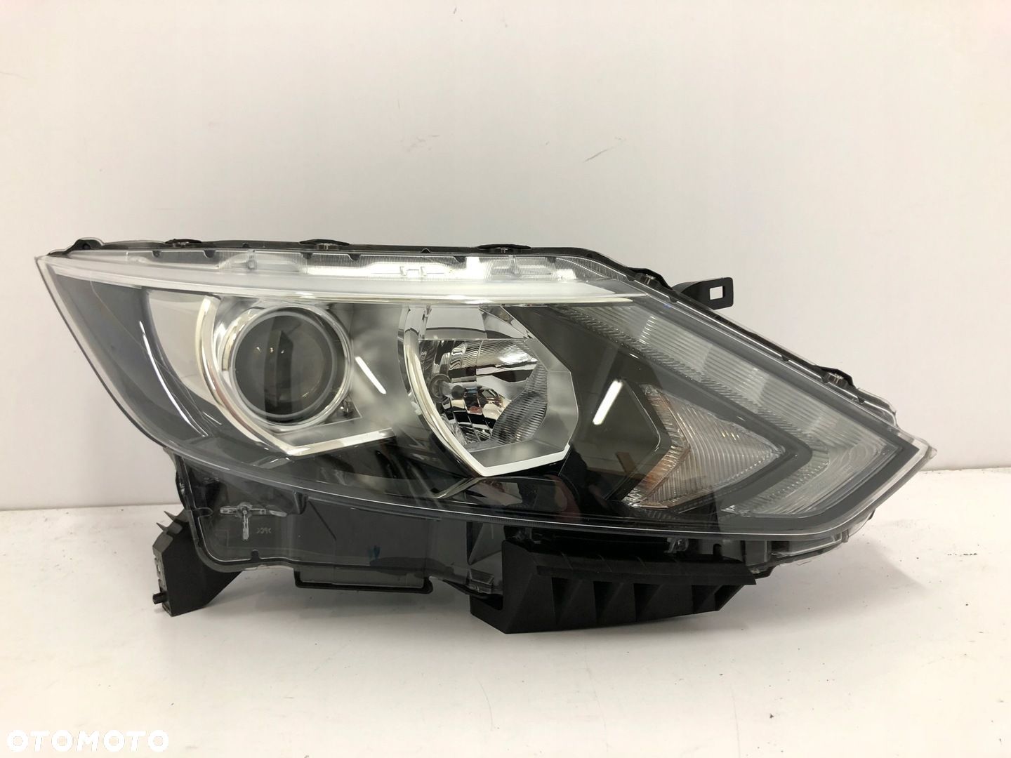 NISSAN QASHQAI II J11 13-17 LAMPA PRAWA PRZEDNIA SOCZEWKA LED 100-18013 - 1