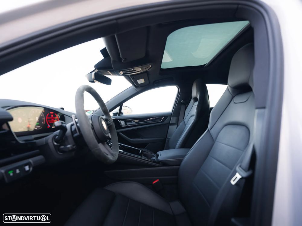 Porsche Panamera 4 E-Hybrid - 25