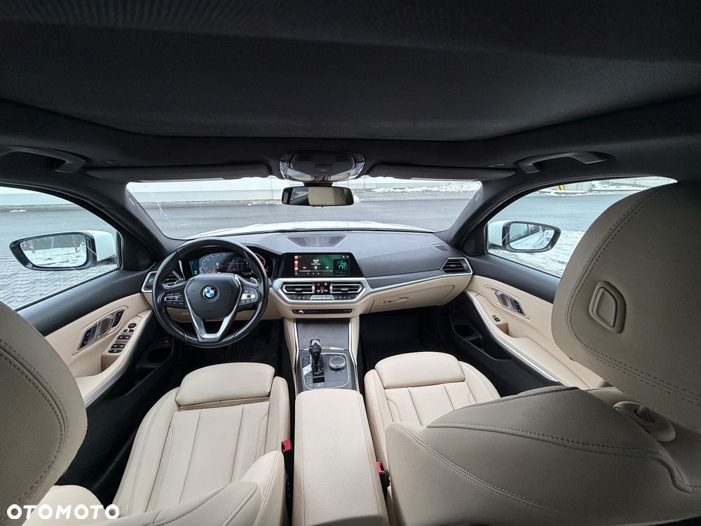 BMW Seria 3 330i Sport Line - 12