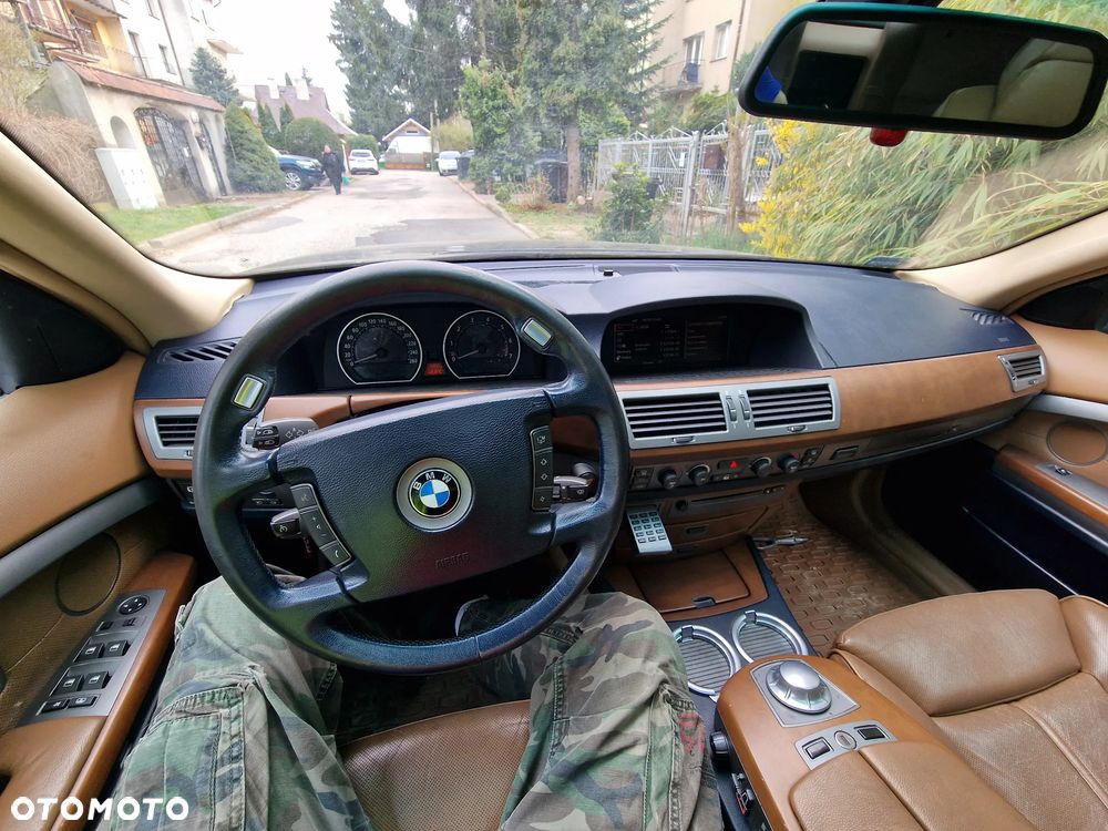 BMW Seria 7 745i - 5
