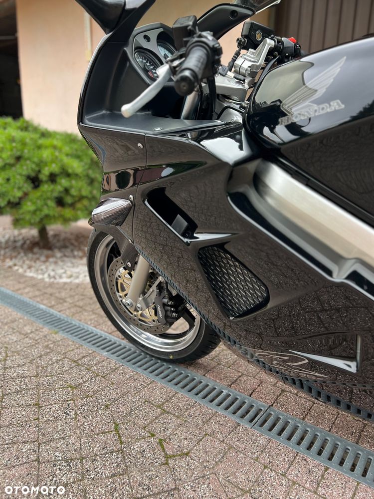 Honda VFR - 27