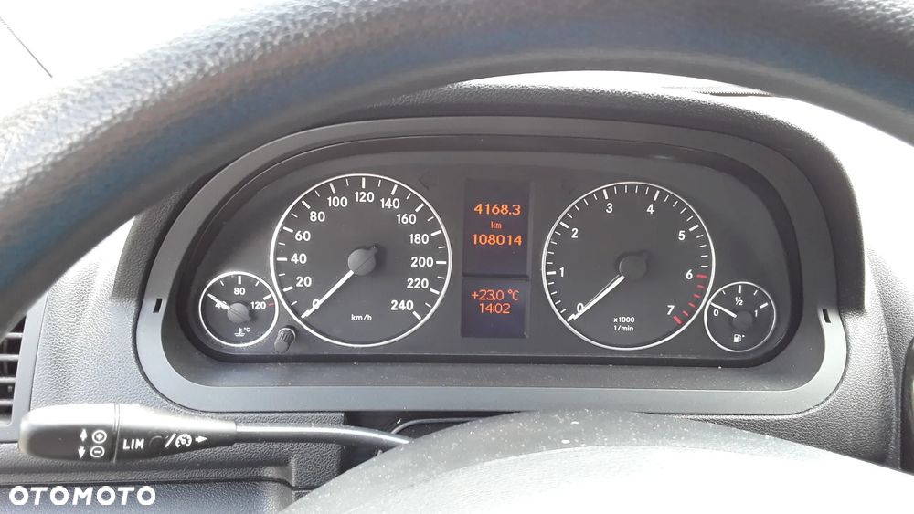 Mercedes-Benz Klasa A 180 BlueEFFICIENCY Avantgarde - 9