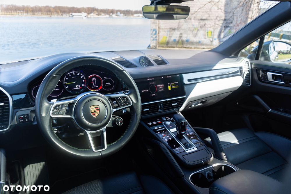 Porsche Cayenne Coupe E-Hybrid - 24
