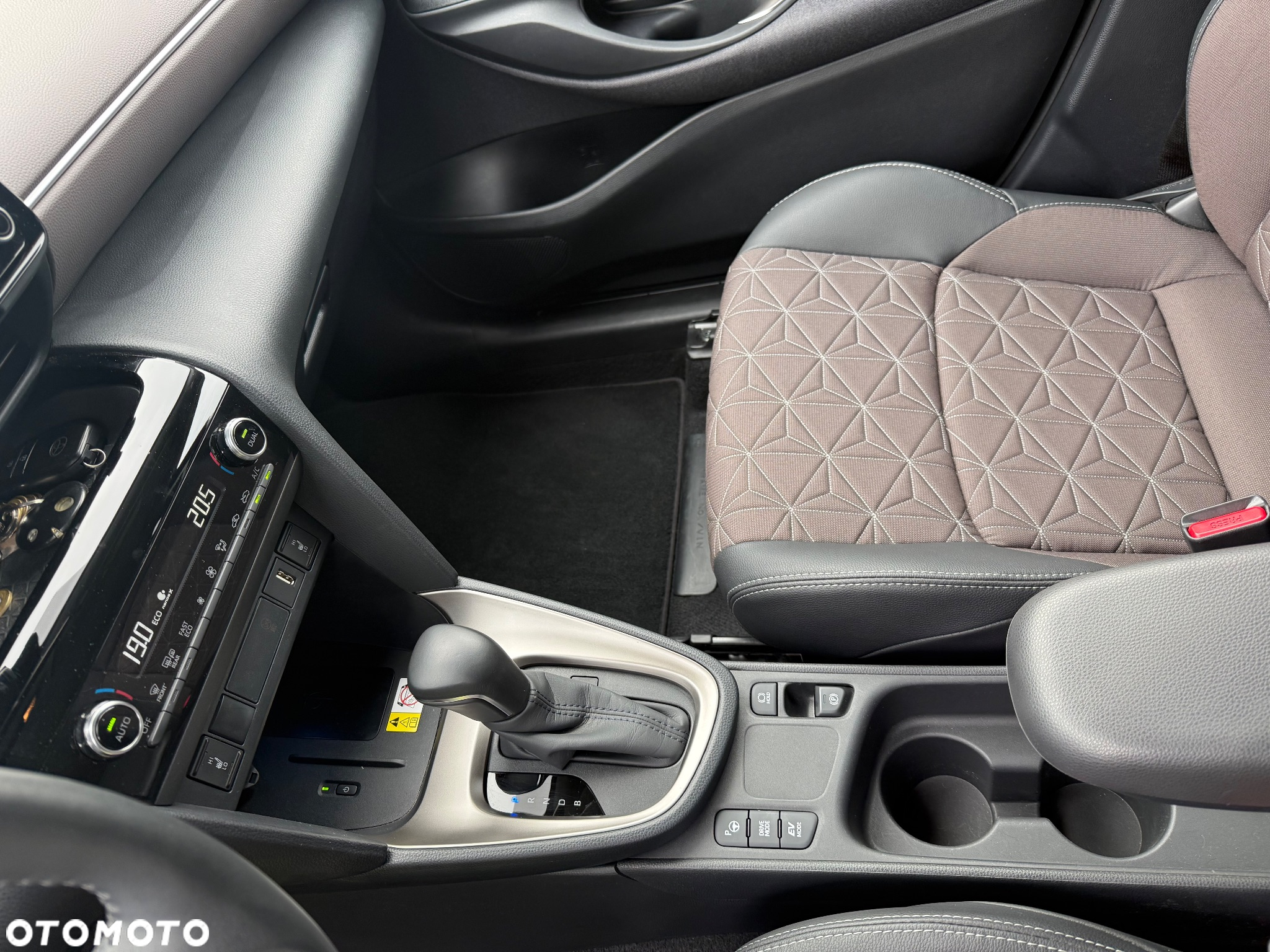 Toyota Yaris Cross Hybrid 1.5 Executive - 11