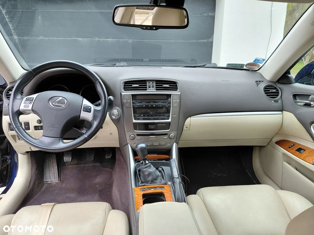 Lexus IS 200 D Prestige - 13