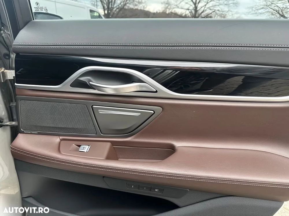 BMW Seria 7 750i xDrive - 23