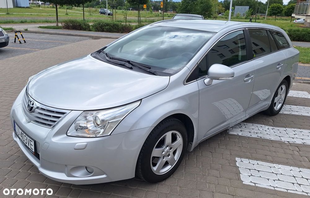 Toyota Avensis - 1