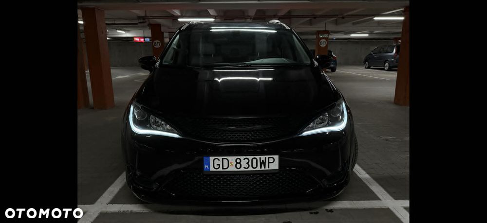 Chrysler Pacifica - 2