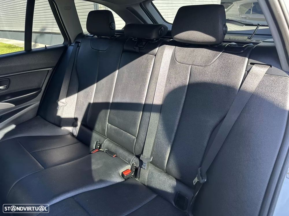 BMW 318 d Sport Line - 43