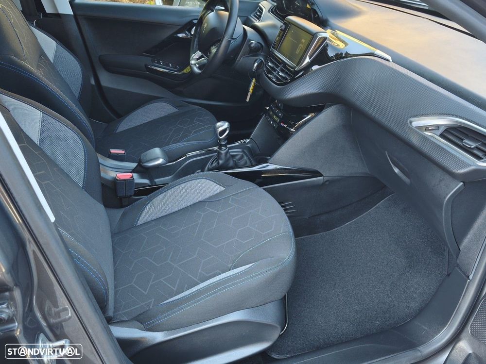 Peugeot 2008 1.2 PureTech Signature - 23