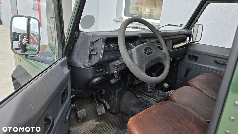 Land Rover Defender - 10