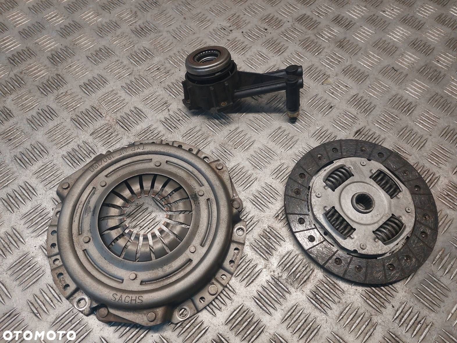 SPRZĘGŁO TARCZA + DOCISK + ŁOŻYSKO OPOROWE FORD FUSION I 1.4 16V - 1