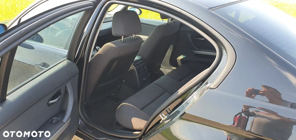 BMW Seria 3 318d - 14