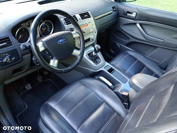 Ford Kuga - 12