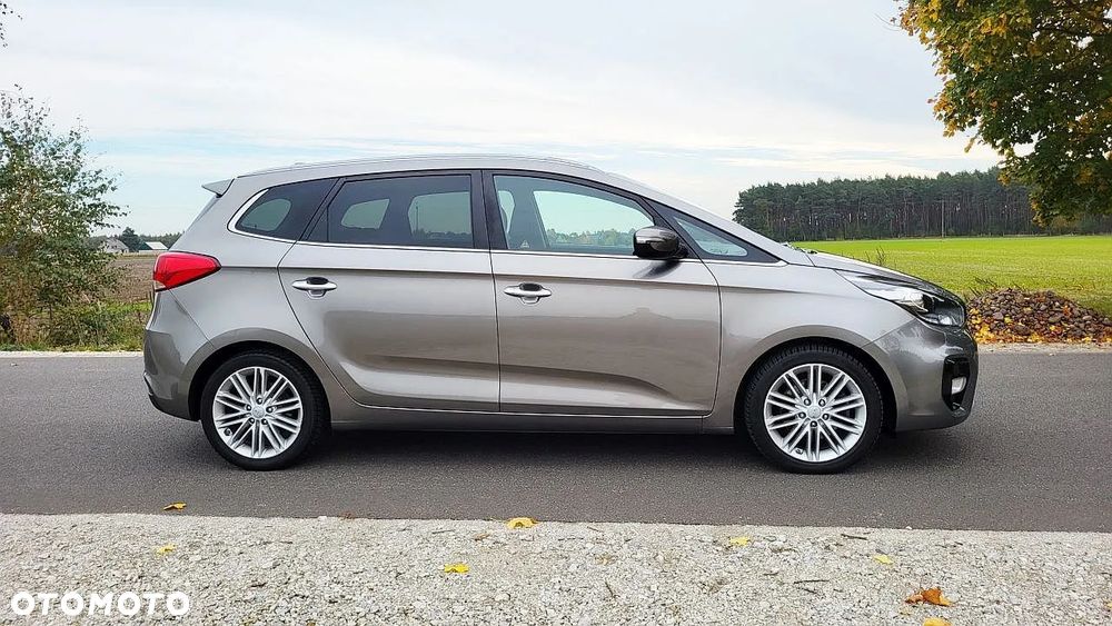 Kia Carens 1.7 CRDi M 7os - 9