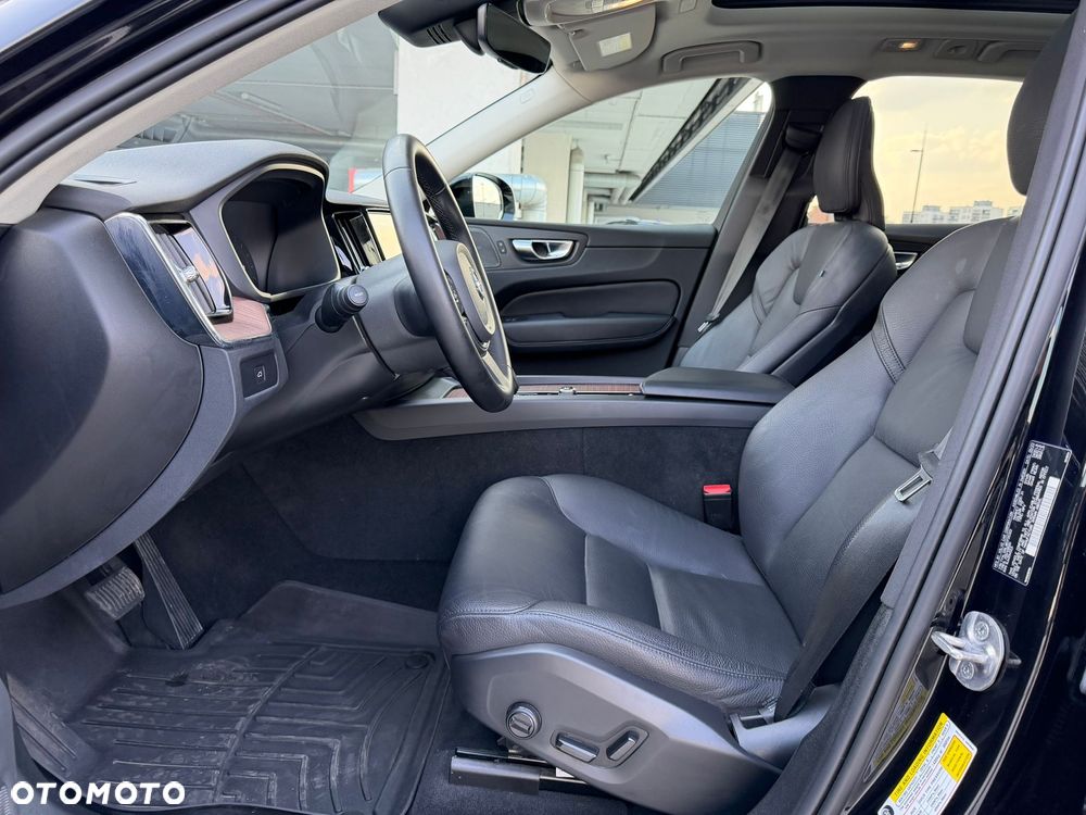 Volvo XC 60 B5 B AWD Plus Dark - 17