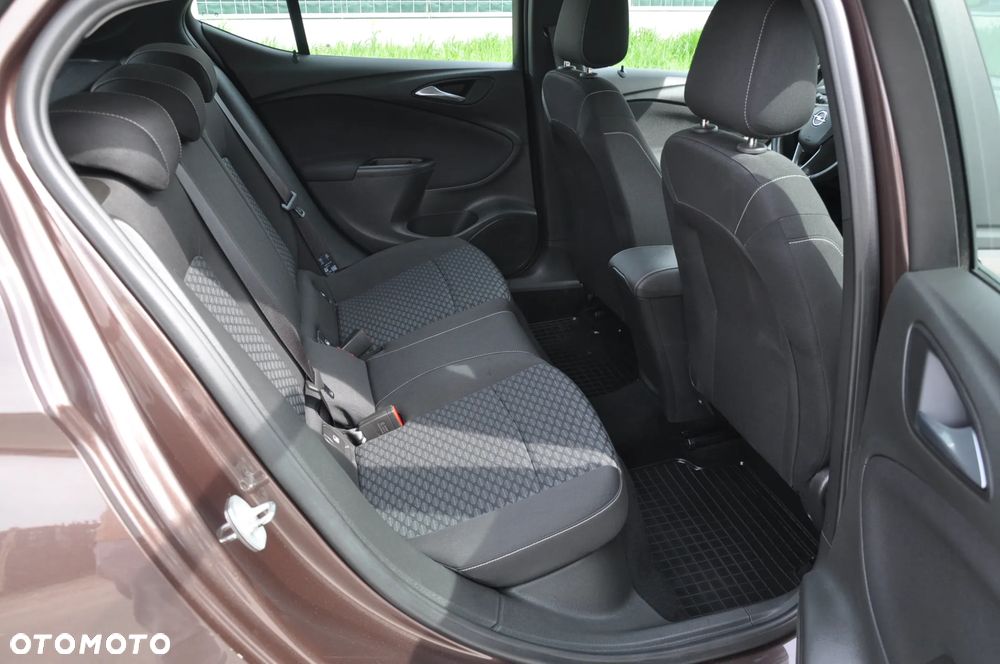 Opel Astra 1.4 T Enjoy - 10