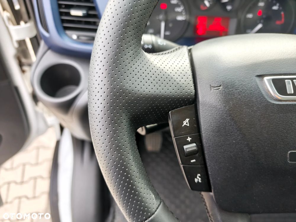 Iveco DAILY 3.0d 150KM** WINDA BAR 1000kg+UDT do 09.29r + STEROWANIE BEZPRZEWODOWE** Kontener 8-EuroPalet dł 425cm ** POLSKI SALON** 233 tyś KM** DMC do 3.5T kat.B** - 15