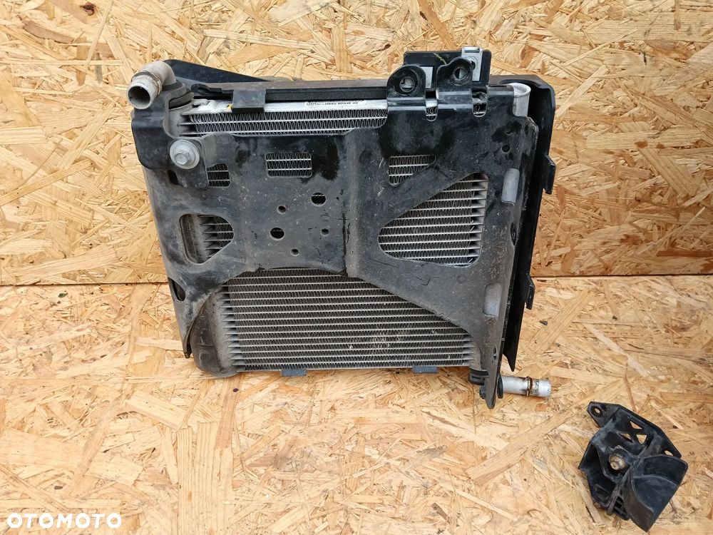 Komplet chłodnic pas przedni belka zderzaka Range Rover Velar L560 3.0d 2020 - 10