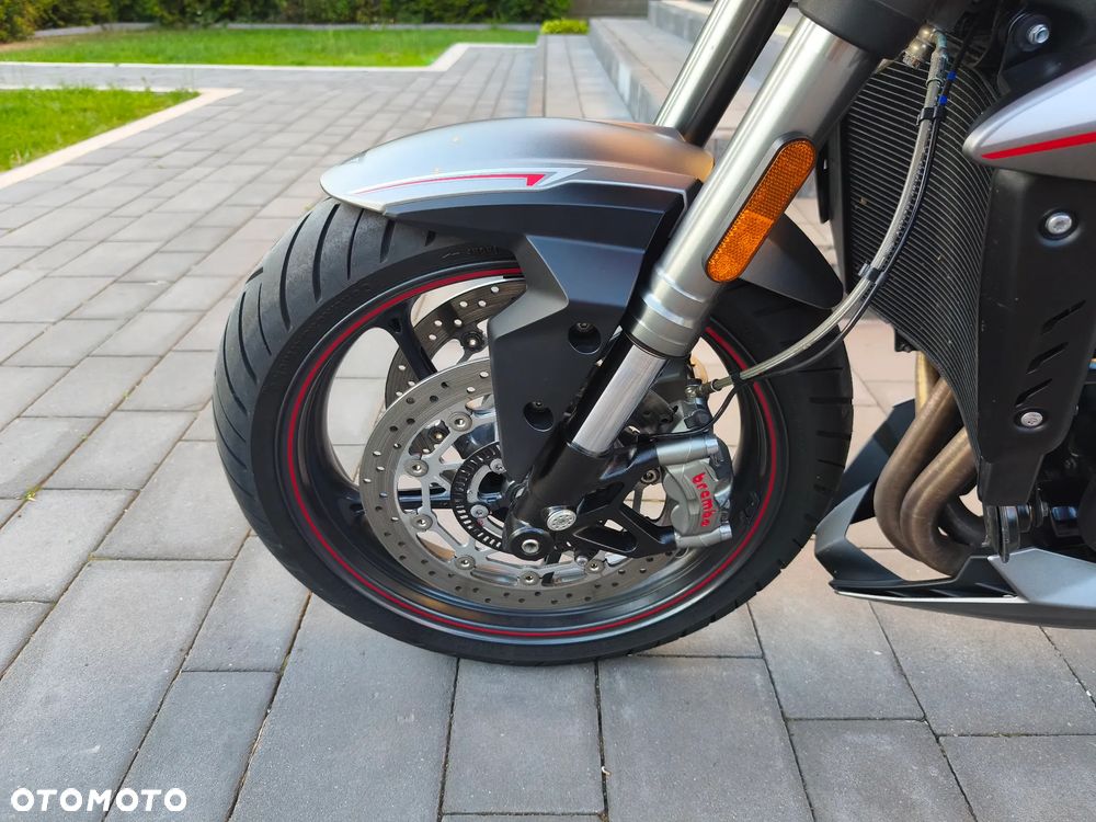 Triumph Street Triple - 27