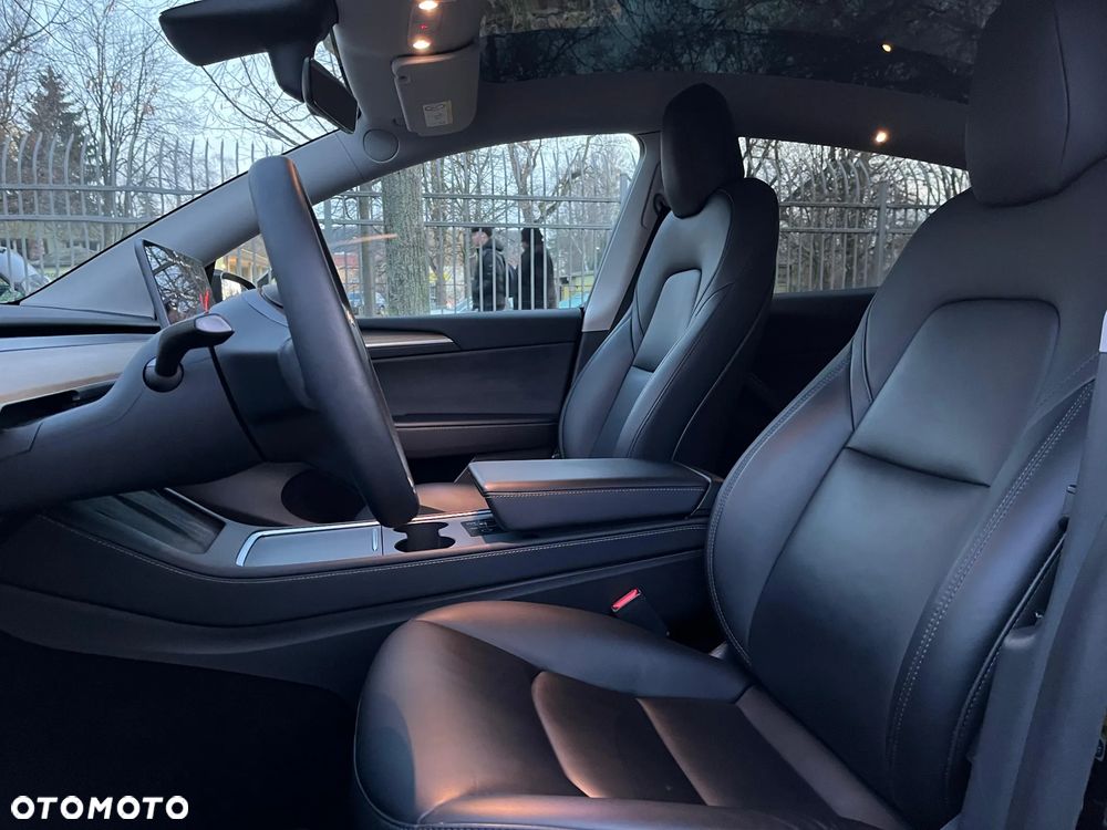 Tesla Y Long Range Dual Motor AWD - 16