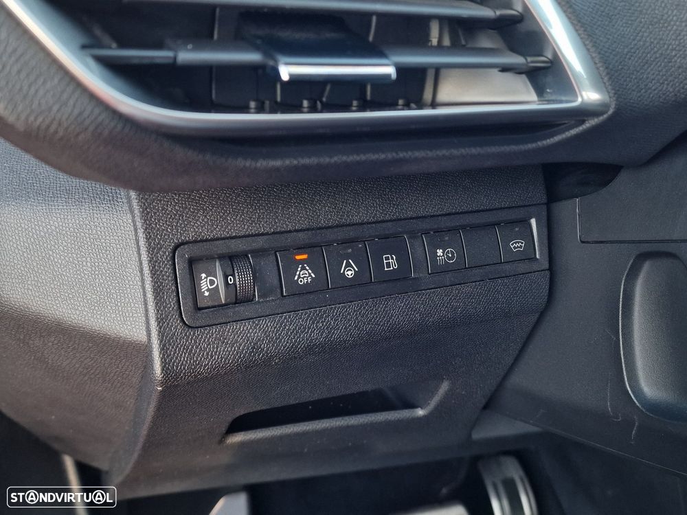 Peugeot 3008 Hybrid 225 e-EAT8 Roadtrip - 21