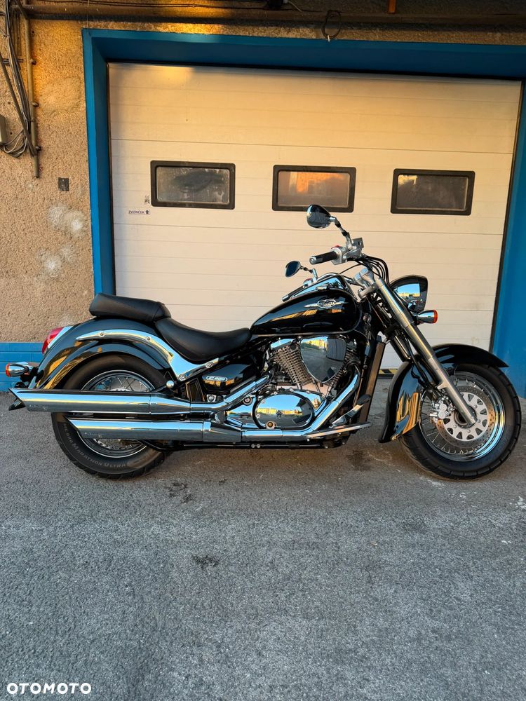 Suzuki Intruder - 3