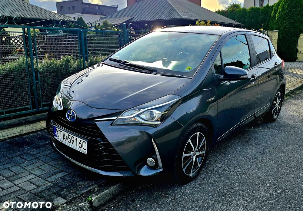 Toyota Yaris Hybrid 100 Premium - 1