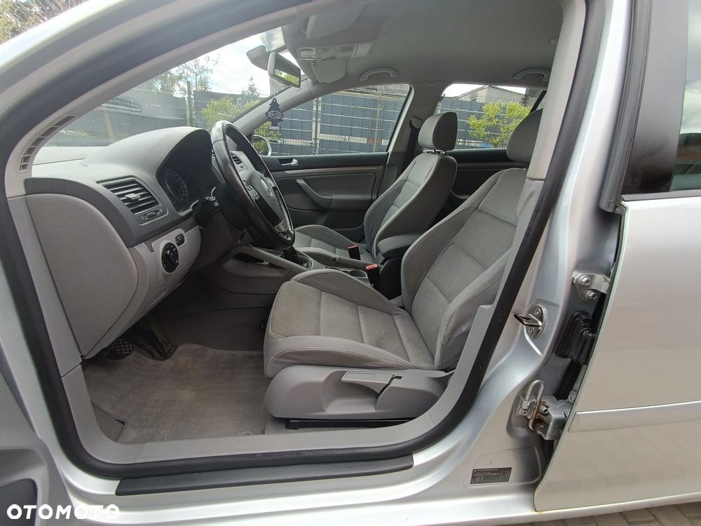 Volkswagen Golf 1.6 FSI United - 9
